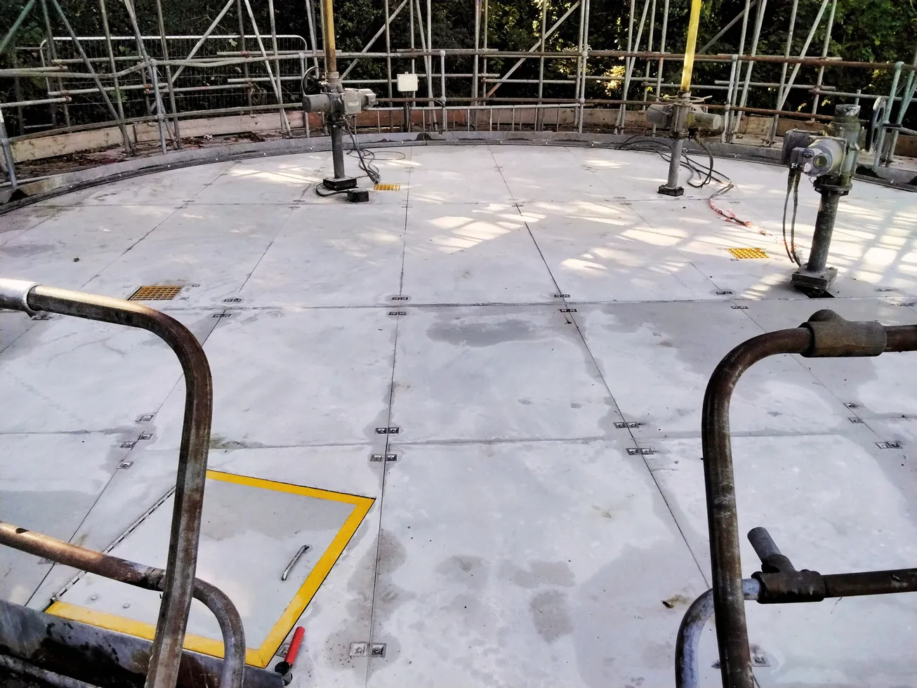 Installed Southend chamber cover with controlled access points.